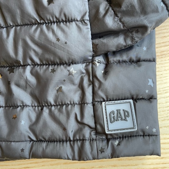 GAP Kids PrimaLoft black on black stars puffer jacket Unisex Size XS (4-5) - Picture 2 of 11